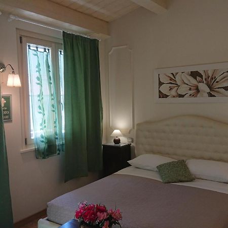 Il Piccolo Giglio Bed & Breakfast ปอร์โต ซันเตลปีดิโอ ภายนอก รูปภาพ