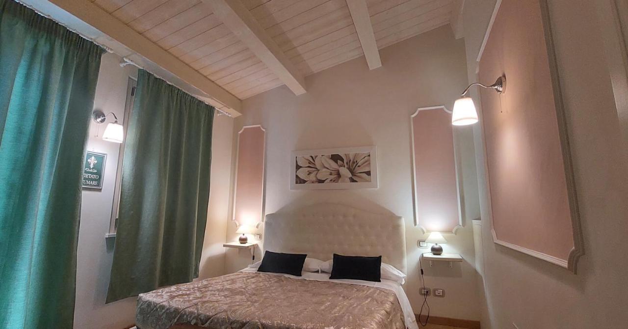 Il Piccolo Giglio Bed & Breakfast ปอร์โต ซันเตลปีดิโอ ภายนอก รูปภาพ