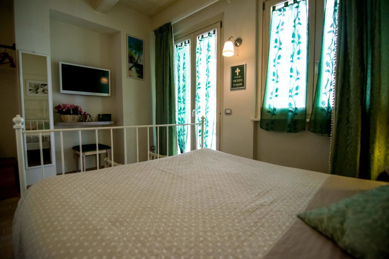 Il Piccolo Giglio Bed & Breakfast ปอร์โต ซันเตลปีดิโอ ภายนอก รูปภาพ