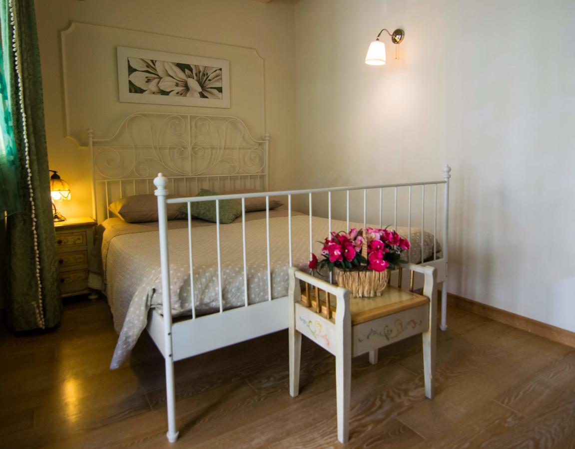 Il Piccolo Giglio Bed & Breakfast ปอร์โต ซันเตลปีดิโอ ภายนอก รูปภาพ