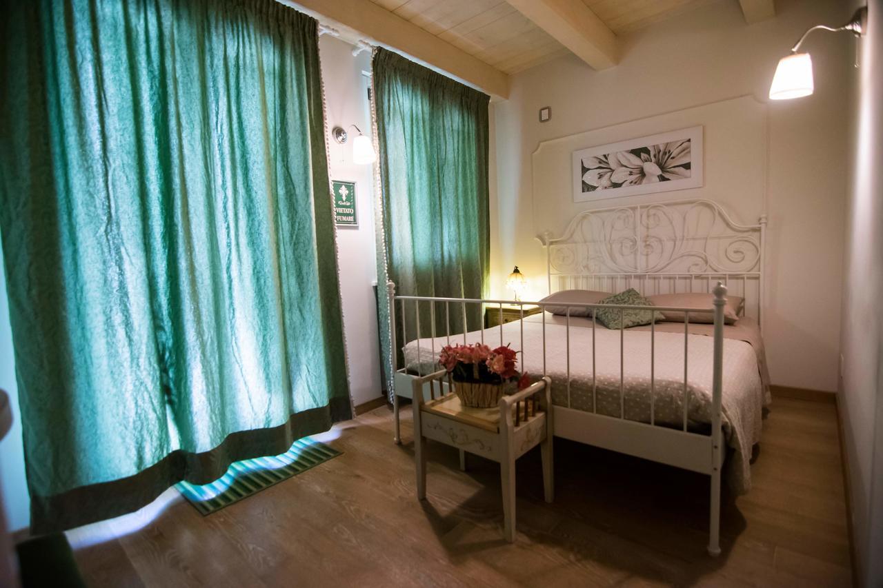 Il Piccolo Giglio Bed & Breakfast ปอร์โต ซันเตลปีดิโอ ภายนอก รูปภาพ