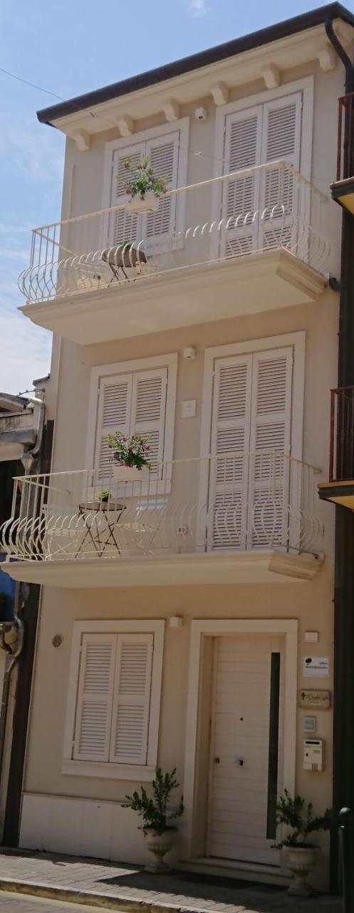 Il Piccolo Giglio Bed & Breakfast ปอร์โต ซันเตลปีดิโอ ภายนอก รูปภาพ