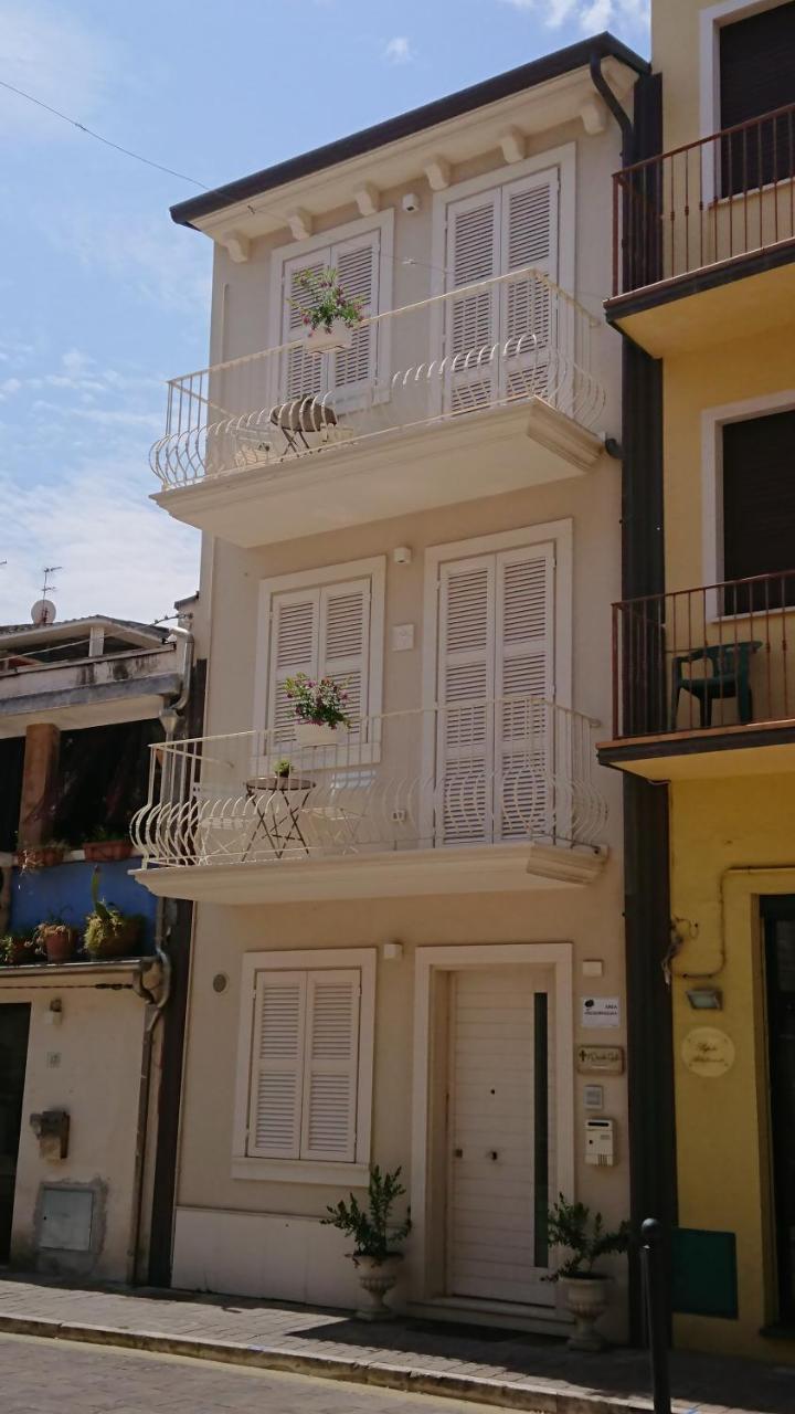 Il Piccolo Giglio Bed & Breakfast ปอร์โต ซันเตลปีดิโอ ภายนอก รูปภาพ