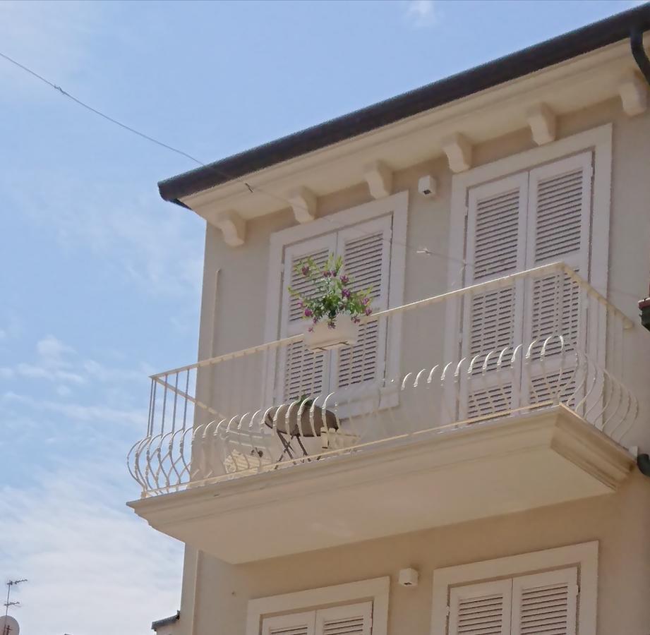 Il Piccolo Giglio Bed & Breakfast ปอร์โต ซันเตลปีดิโอ ภายนอก รูปภาพ